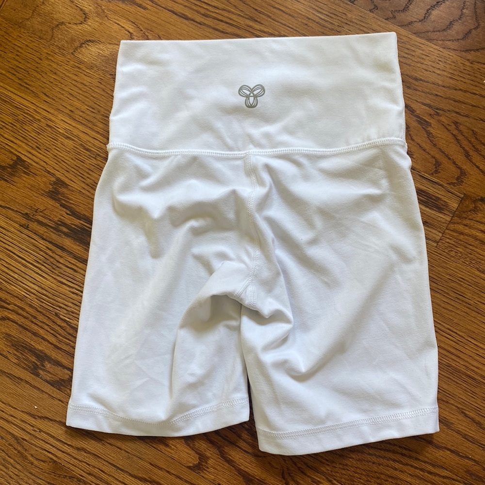 TnaBUTTER atmosphere high rise 7” biker short